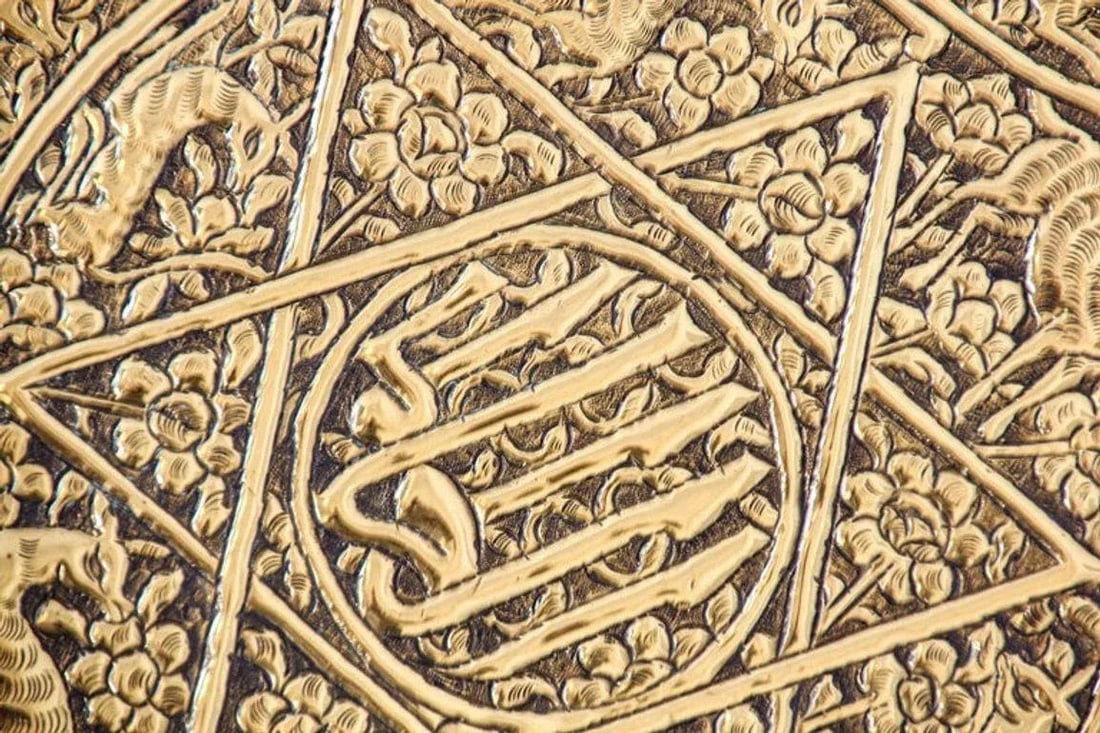 Large Antique Decorative Indo-Persian Mughal Hammered Brass Tray 19th C. - 10