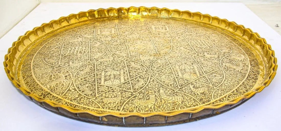 Large Antique Decorative Indo-Persian Mughal Hammered Brass Tray 19th C. - 3