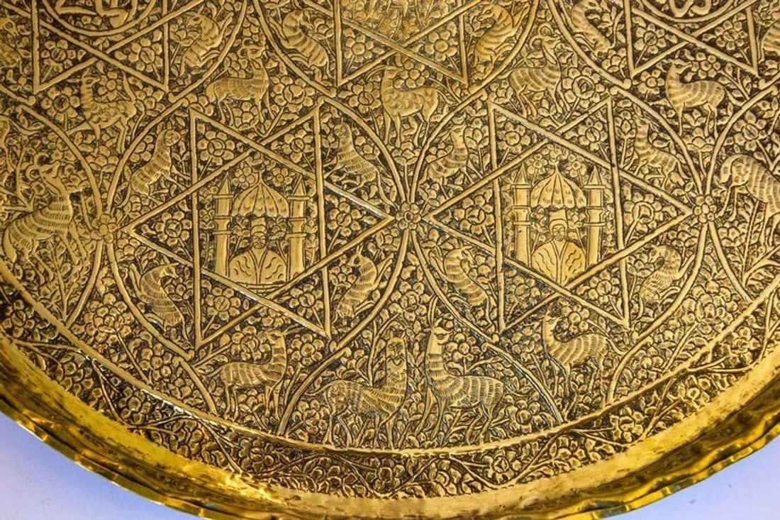 Large Antique Decorative Indo-Persian Mughal Hammered Brass Tray 19th C. - 9