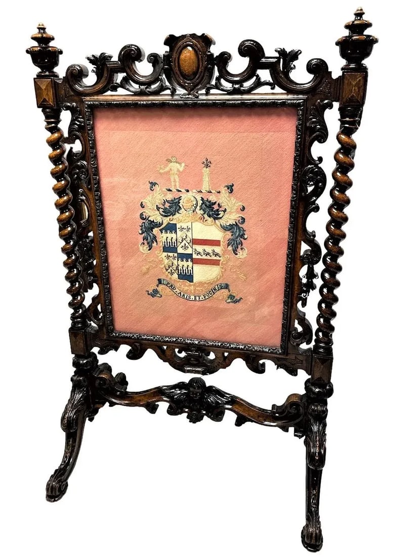 Antique Large Spanish Baroque Style Fire Screen in Carved Walnut and Needlepoint - Late 19th Century - 10