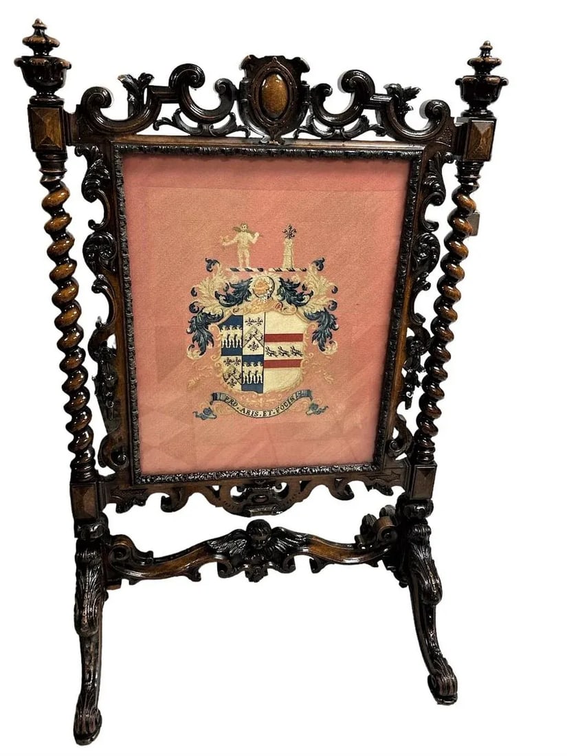 Antique Large Spanish Baroque Style Fire Screen in Carved Walnut and Needlepoint - Late 19th Century - 4