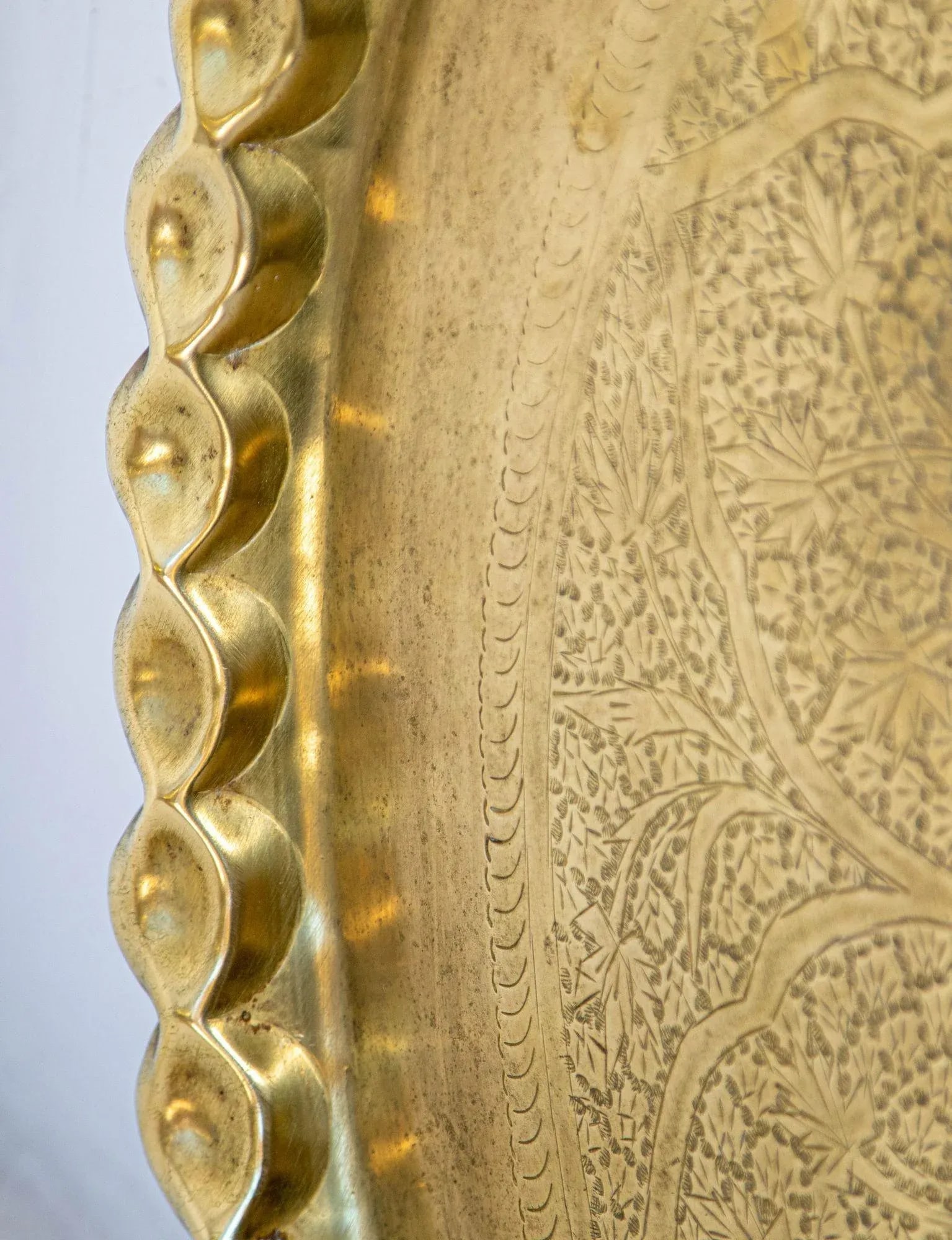 Antique Islamic Mughal Rajasthani Large Moorish Round Brass Tray With Crest Edges 30 In. - 10