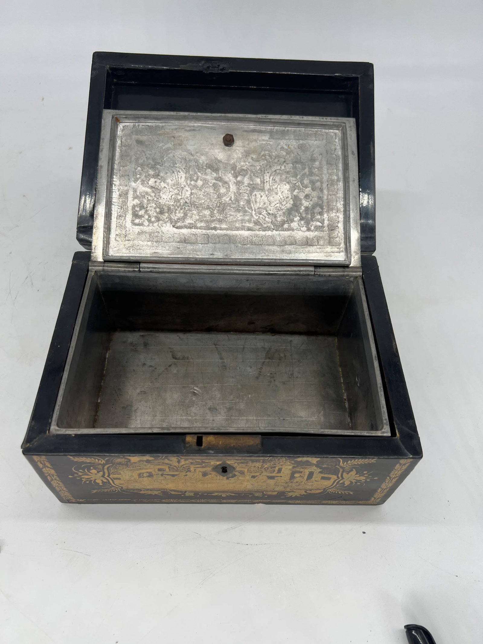 19th Century Chinese Export Lacquer Decorated Tea Caddy Box - 8