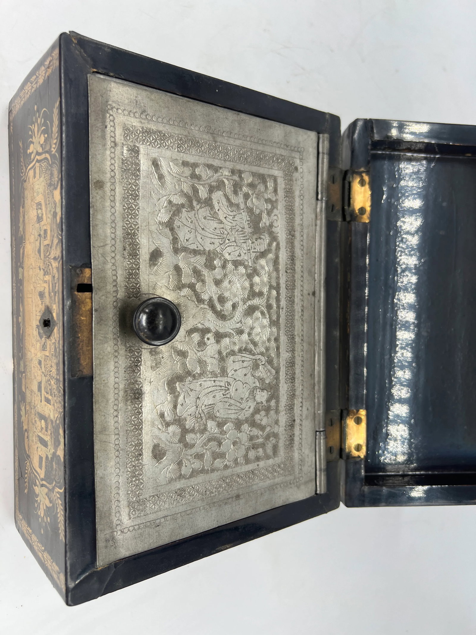 19th Century Chinese Export Lacquer Decorated Tea Caddy Box - 9