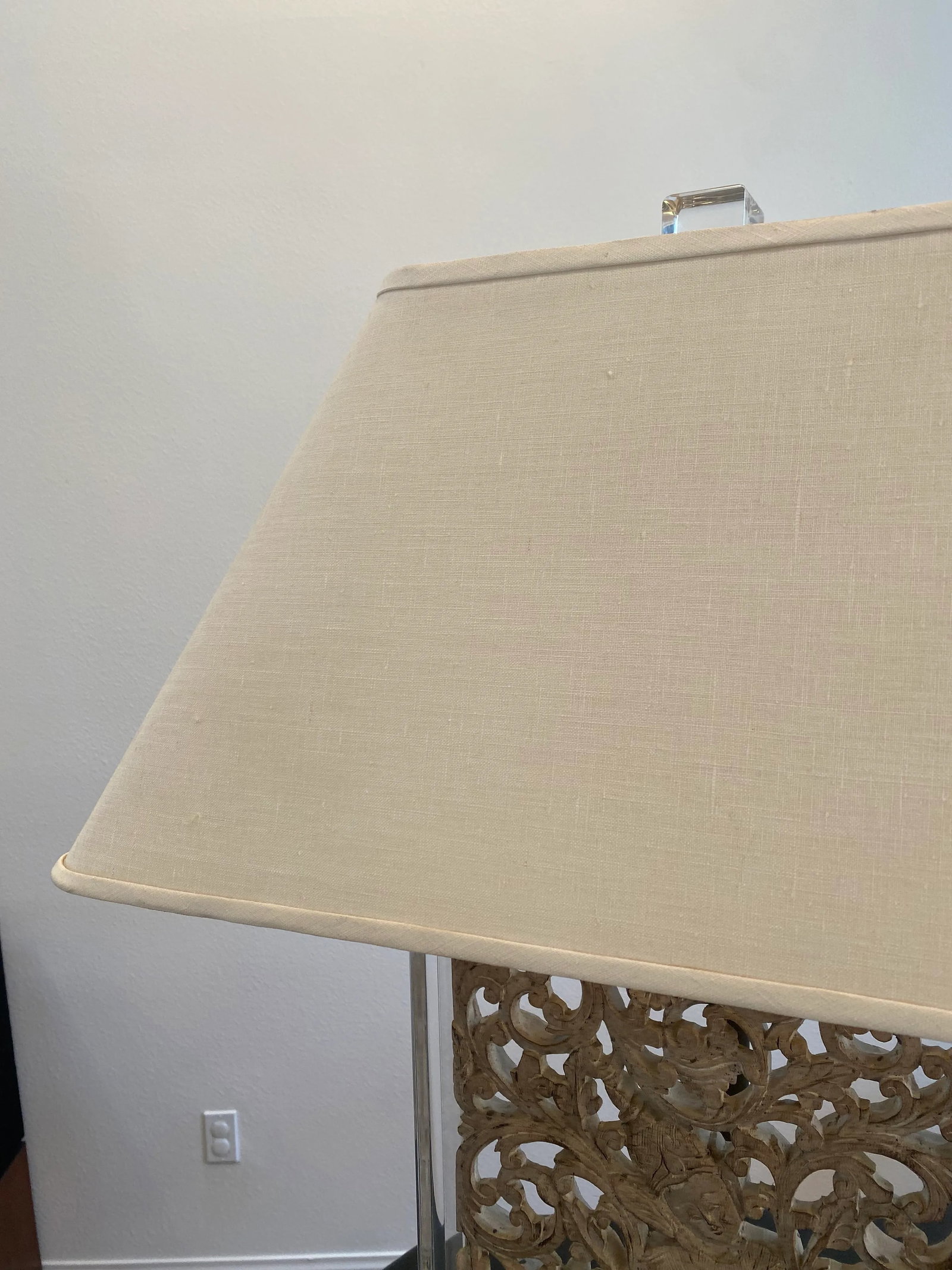 Balinese Carved Panel Table Lamp in Lucite Frame With Brass Hardware - 7
