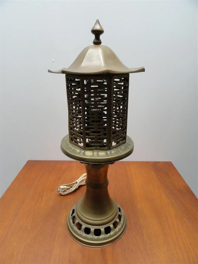 Mid-Century Chinese-Inspired Solid Brass Table Lamp – Pagoda Lantern Style - 2