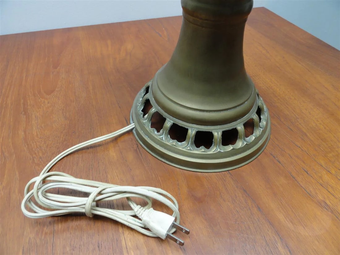 Mid-Century Chinese-Inspired Solid Brass Table Lamp – Pagoda Lantern Style - 8