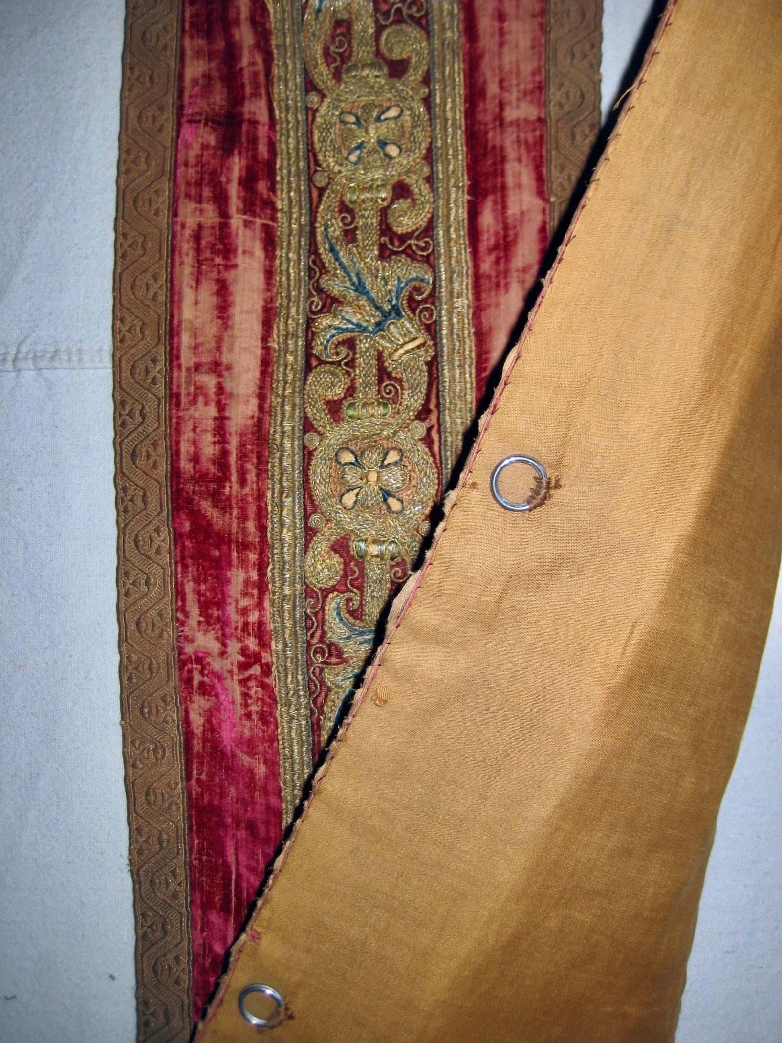 Pair of 17th Century Italian Embroidery Tapestry Wall Hanging - 10