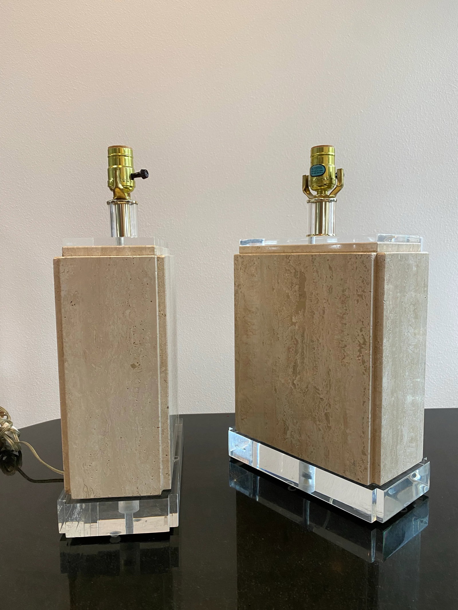 Sculptural Pair of Travertine & Lucite Table Lamps "” Geometric Postmodern Italian Design - 2