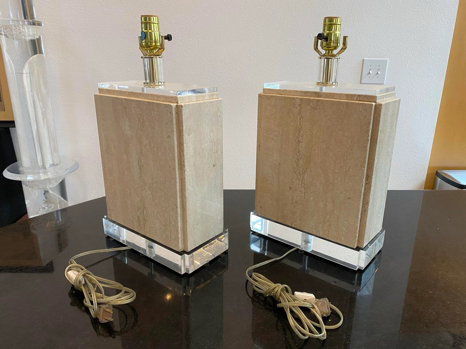Sculptural Pair of Travertine & Lucite Table Lamps "” Geometric Postmodern Italian Design - 3