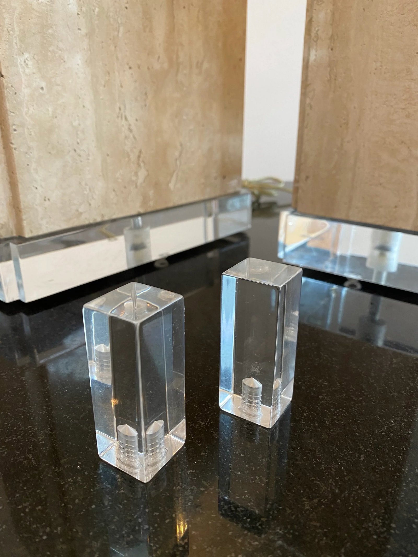 Sculptural Pair of Travertine & Lucite Table Lamps "” Geometric Postmodern Italian Design - 9
