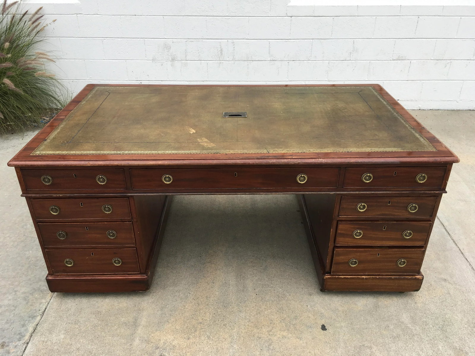 Rare Solid Mahogany Partners Desk With Olive Green Leather Top by Chubb & Son – Mid-19th - 13