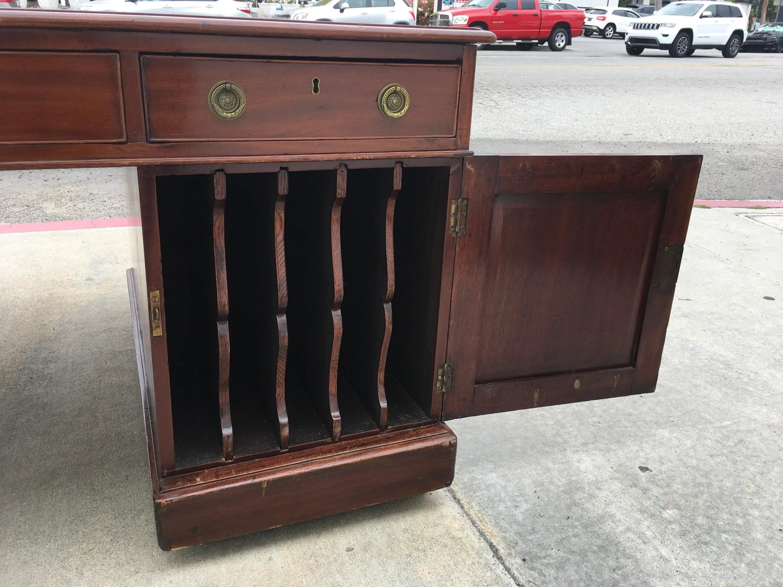 Rare Solid Mahogany Partners Desk With Olive Green Leather Top by Chubb & Son – Mid-19th - 7
