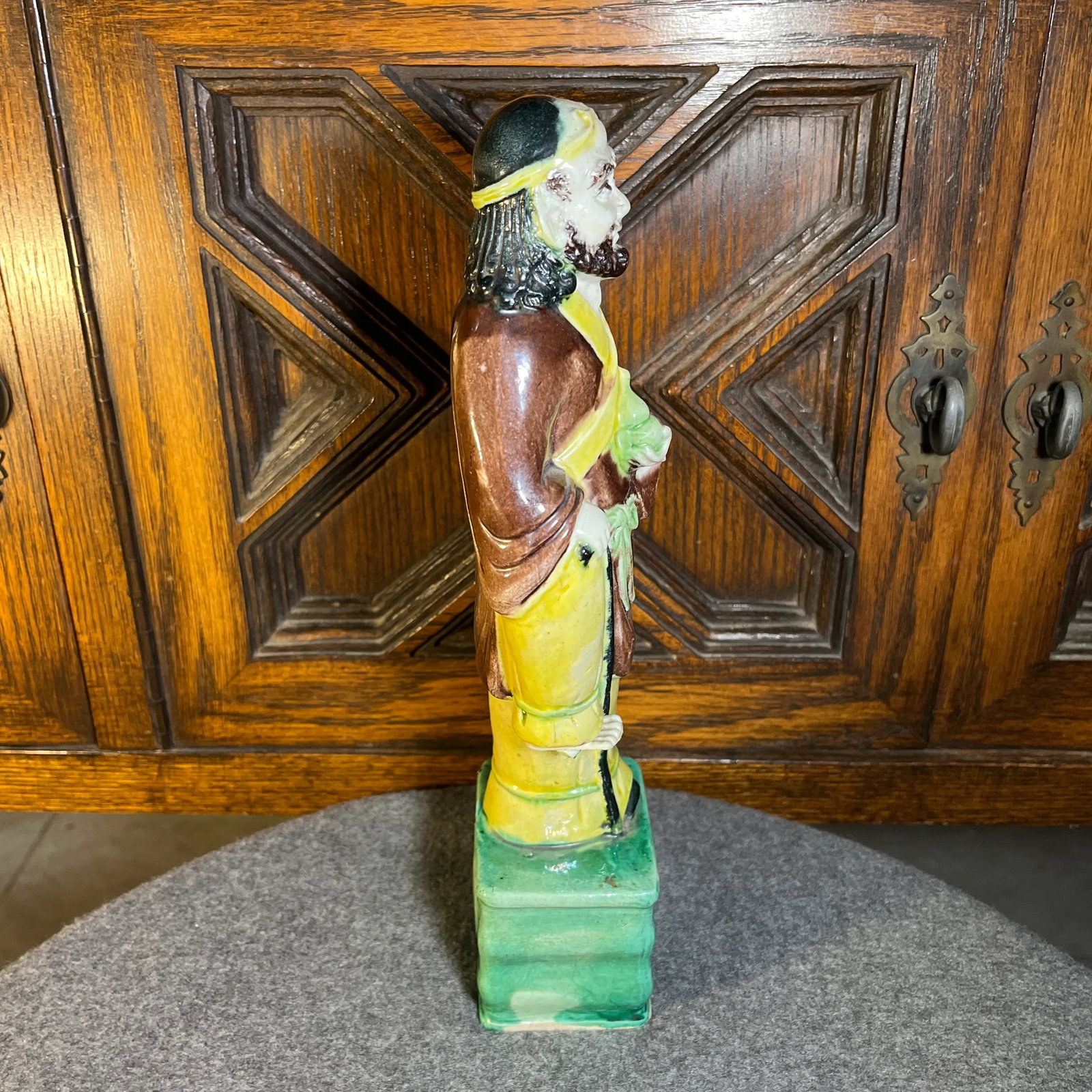 Late 19th Century Chinese Sancai Glazed Porcelain Figure of an Immortal - 4