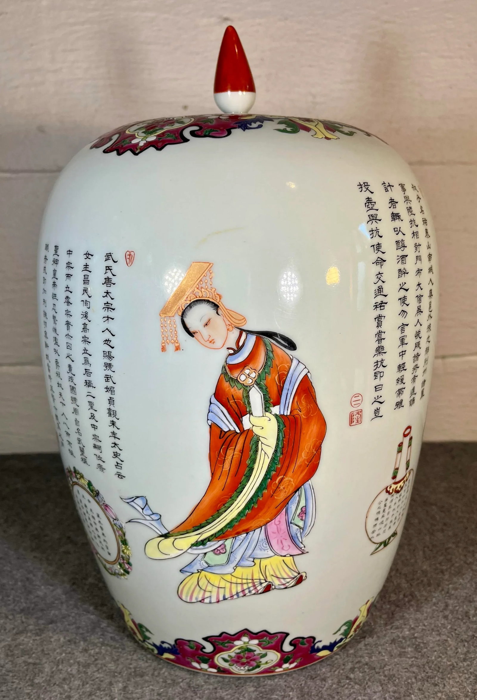 Early 20th Century Hand Painted Chinese Story Urn With Lid - 3