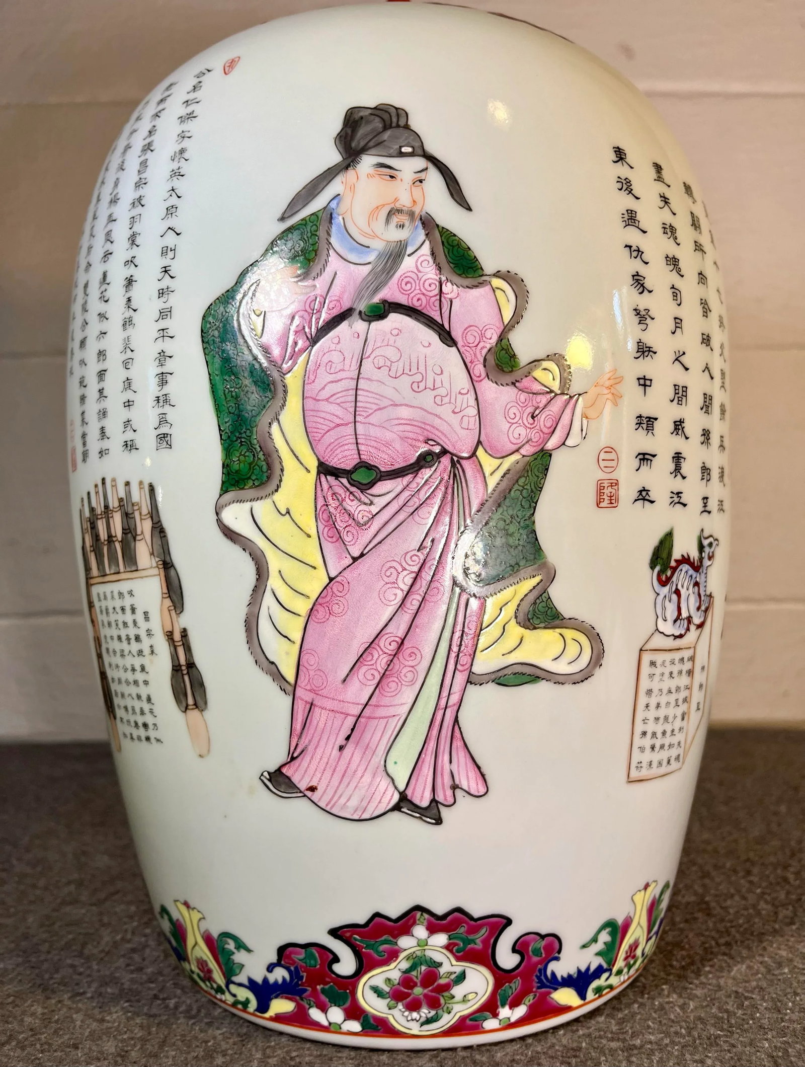 Early 20th Century Hand Painted Chinese Story Urn With Lid - 5