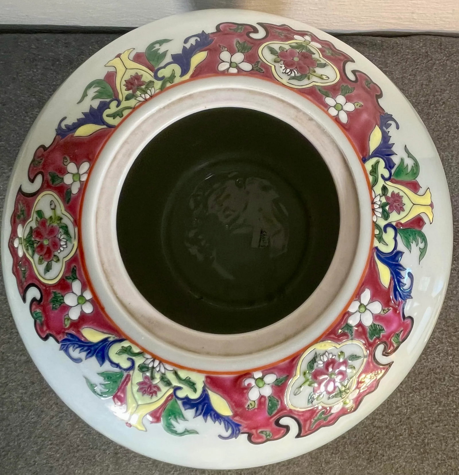 Early 20th Century Hand Painted Chinese Story Urn With Lid - 7