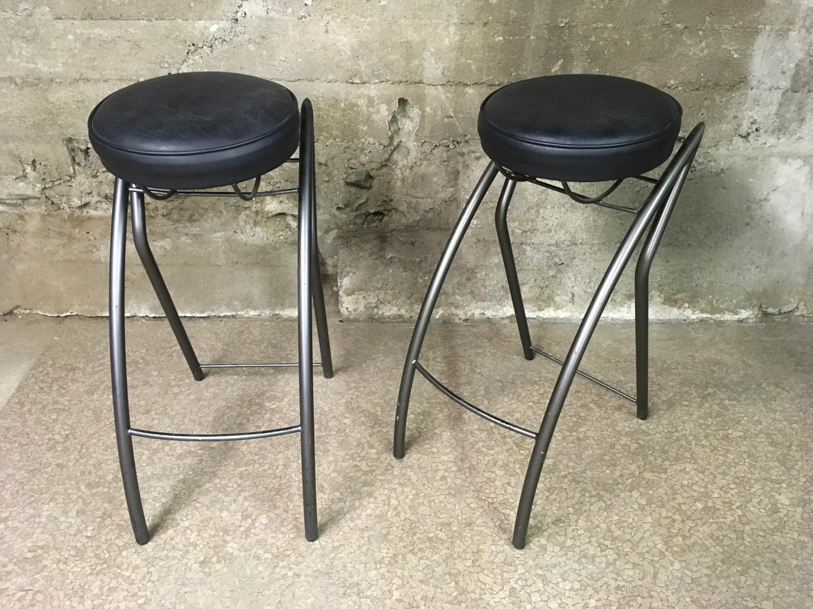 Set of Four Unique Postmodern Memphis-Style Bar Stools With Sharp Angular Gunmetal Tubular Steel Fra - 5