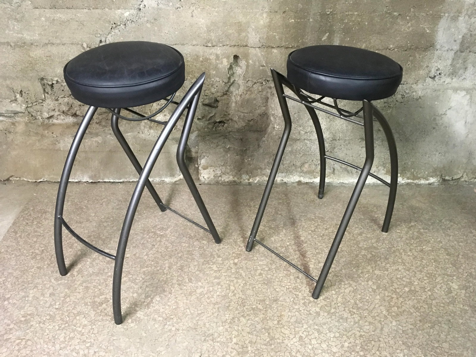 Set of Four Unique Postmodern Memphis-Style Bar Stools With Sharp Angular Gunmetal Tubular Steel Fra - 6