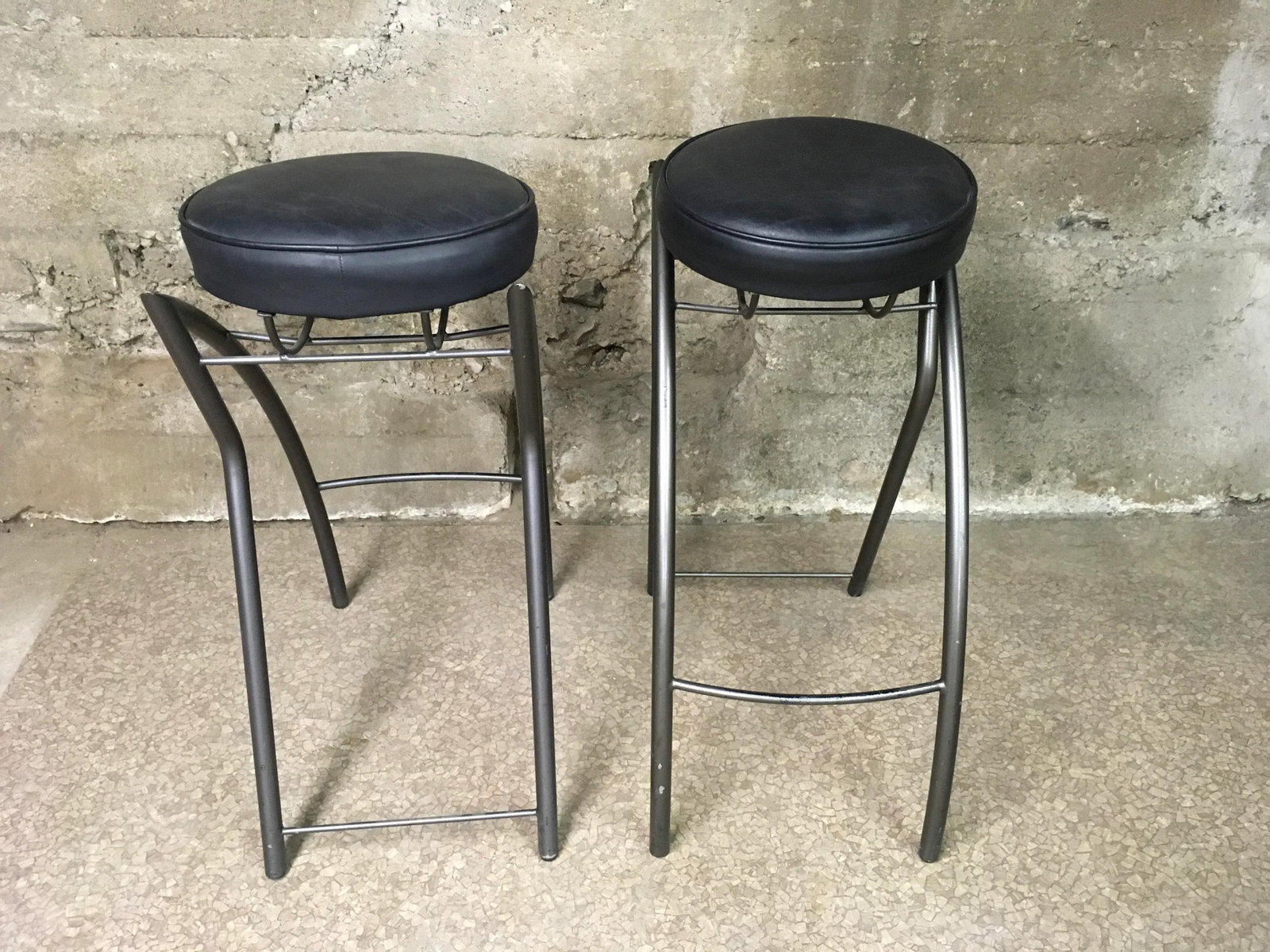 Set of Four Unique Postmodern Memphis-Style Bar Stools With Sharp Angular Gunmetal Tubular Steel Fra - 9