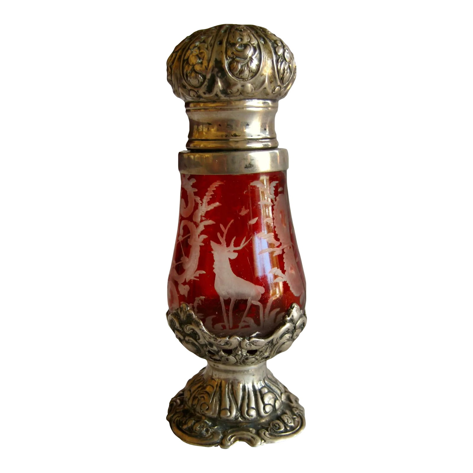 Crystal and Silver Salt Shaker, Late 18 Hundreds: In cut to clear Crystal and silver , this lovely salt shaker present a lovely decor with a Buck at front and a landscape at back on the side you will find a very elegant decor of cartouche . Typical