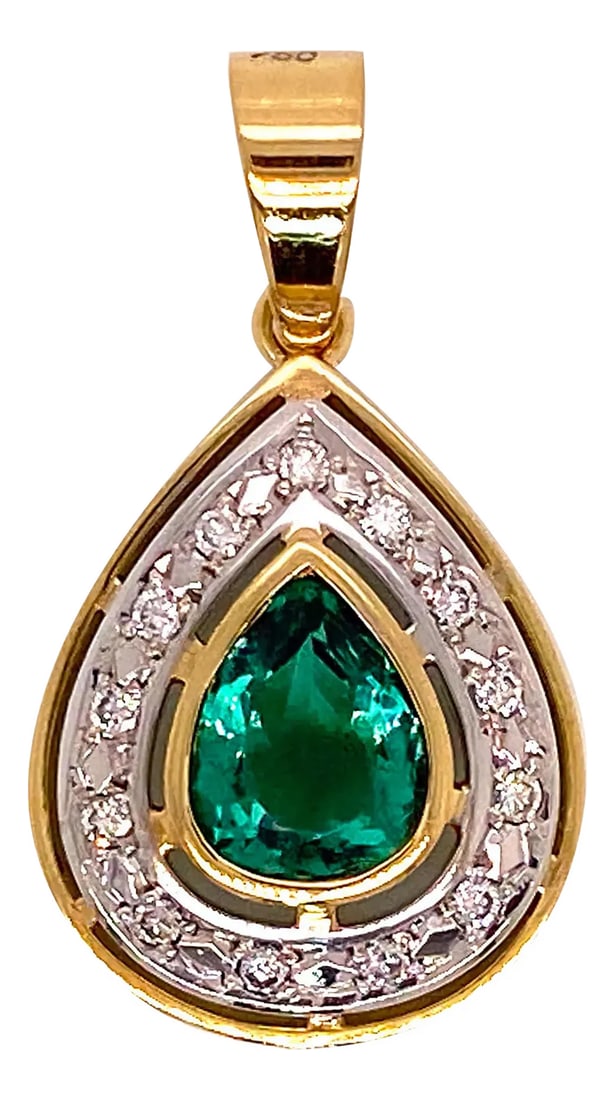 Pendant of Green Quartz, Diamonds, and Yellow & White Gold: Stunning Green Quartz Pendant with Diamond Accents in 18K Gold Elevate your jewelry collection with this dazzling green quartz pendant, meticulously handcrafted in Brazilian 18K gold. Featuring a vibr