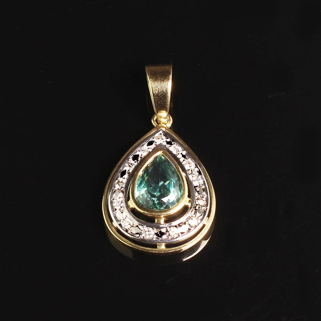 Pendant of Green Quartz, Diamonds, and Yellow & White Gold - 3