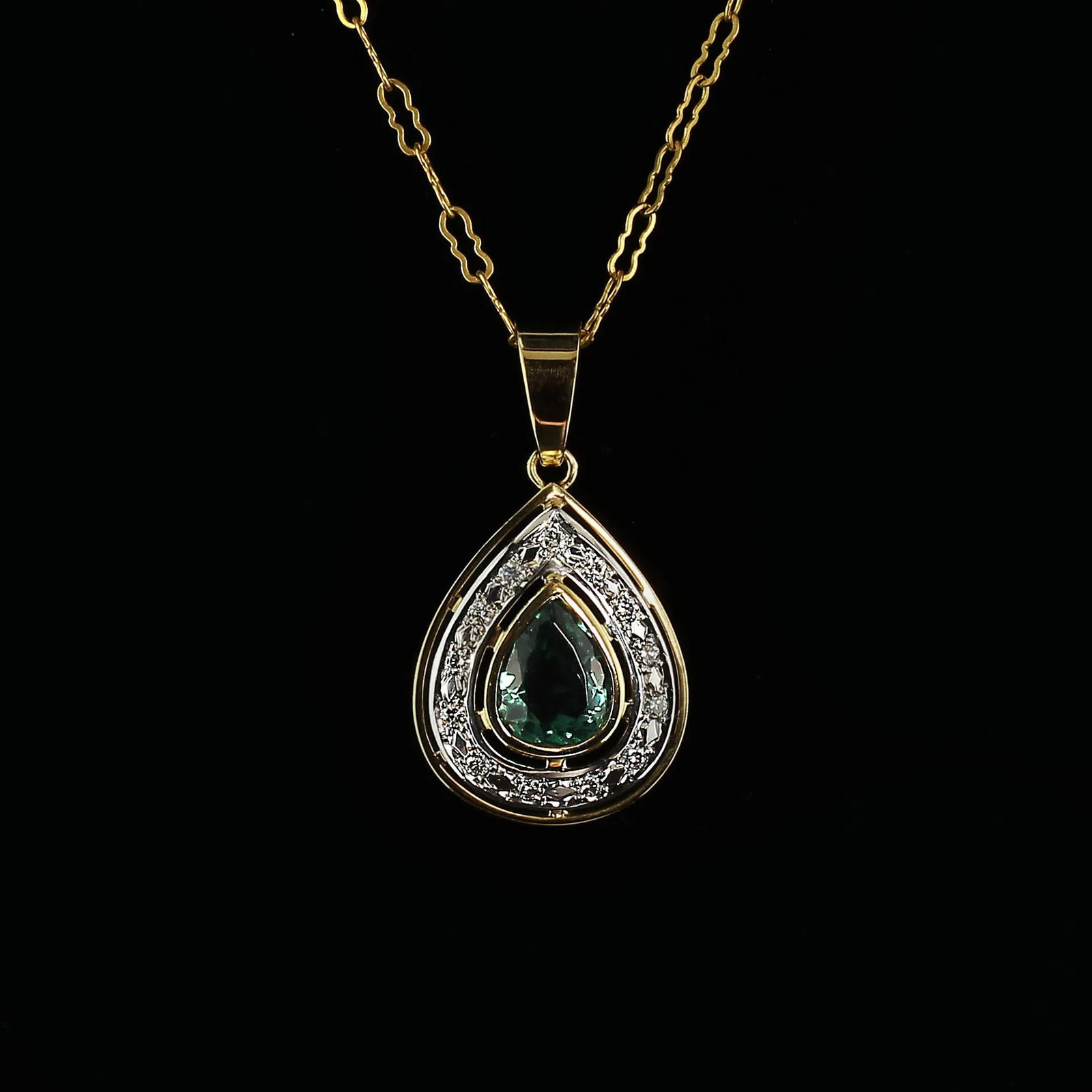 Pendant of Green Quartz, Diamonds, and Yellow & White Gold - 7