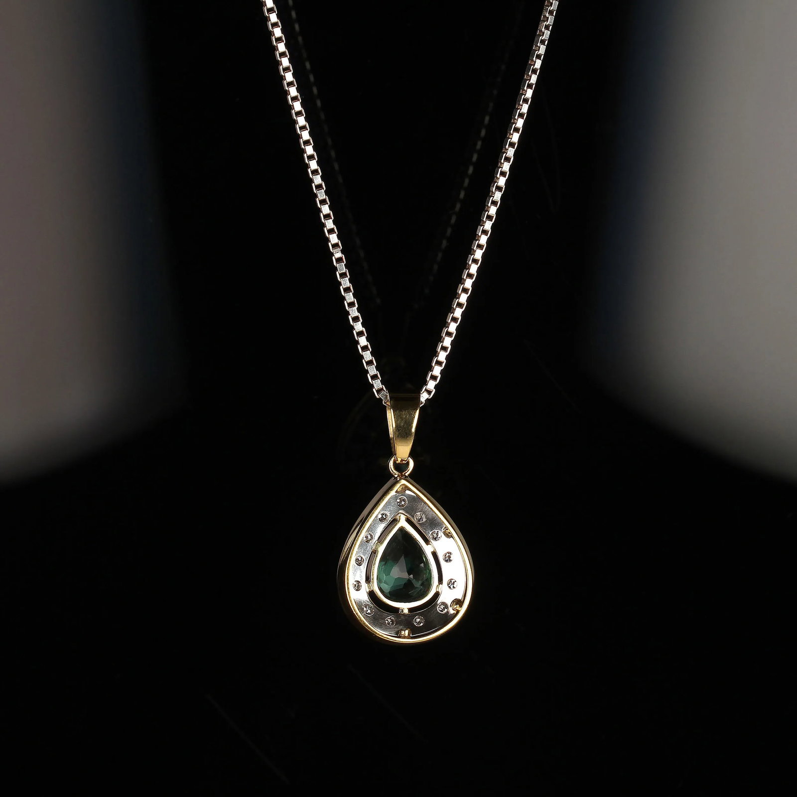 Pendant of Green Quartz, Diamonds, and Yellow & White Gold - 8