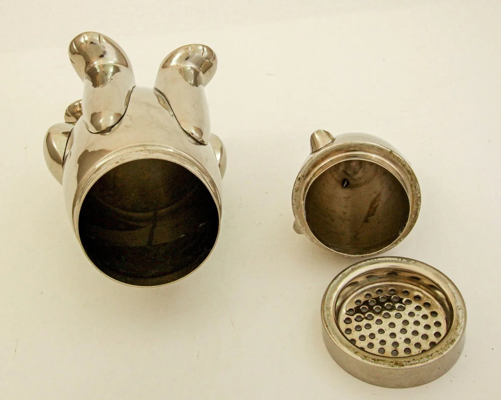Art Deco Polar Bear Chromed Metal Figural Cocktail Shaker 1980s - 10