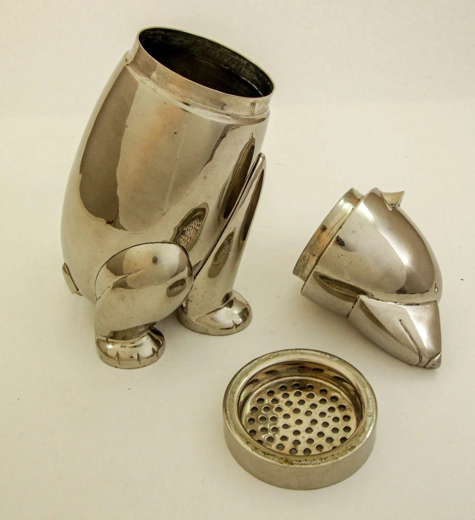 Art Deco Polar Bear Chromed Metal Figural Cocktail Shaker 1980s - 11