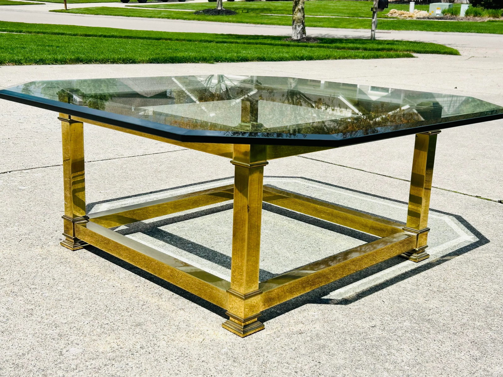 Mastercraft Attributed Mid-Century Modern Brass & Beveled Glass Coffee Table | Vintage Hollywood Reg - 3