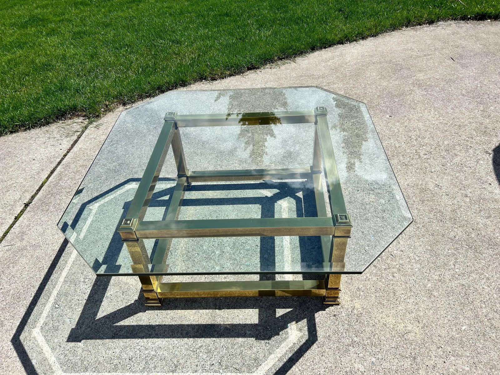 Mastercraft Attributed Mid-Century Modern Brass & Beveled Glass Coffee Table | Vintage Hollywood Reg - 7