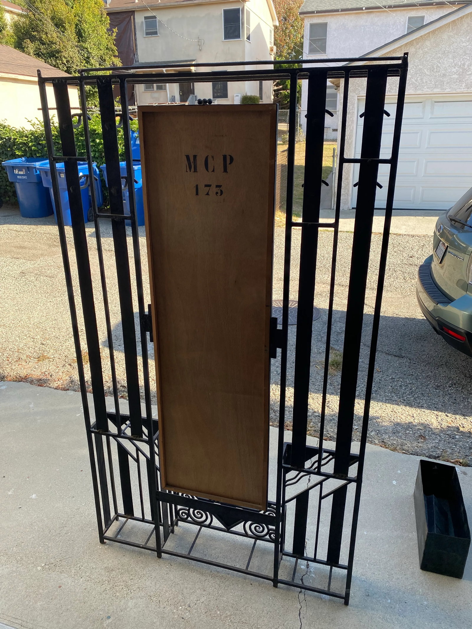 1930s French Art Deco Hammered Iron Coat Rack & Hall Tree With Mirror – Attributed to Edgar - 4