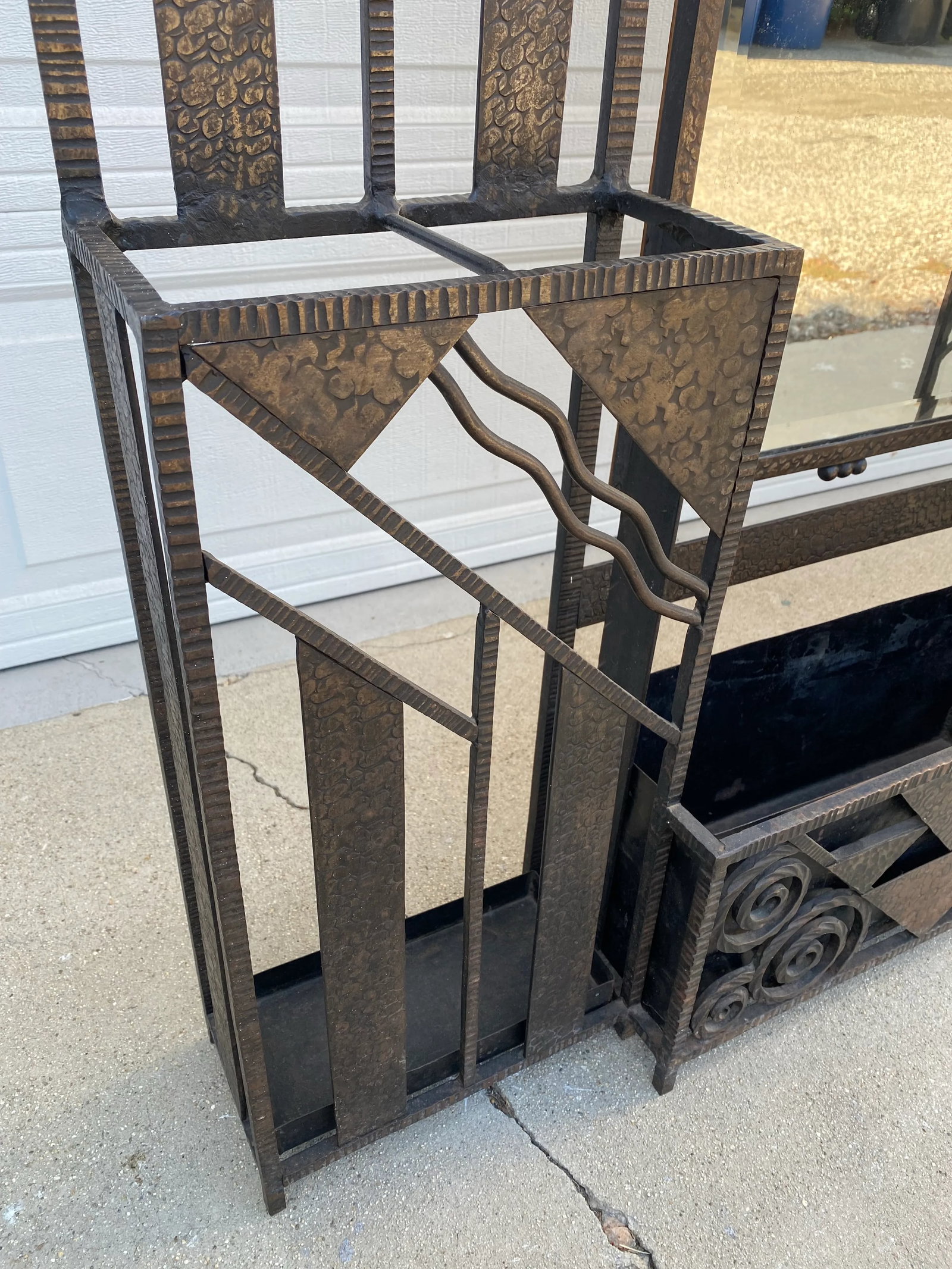1930s French Art Deco Hammered Iron Coat Rack & Hall Tree With Mirror – Attributed to Edgar - 5