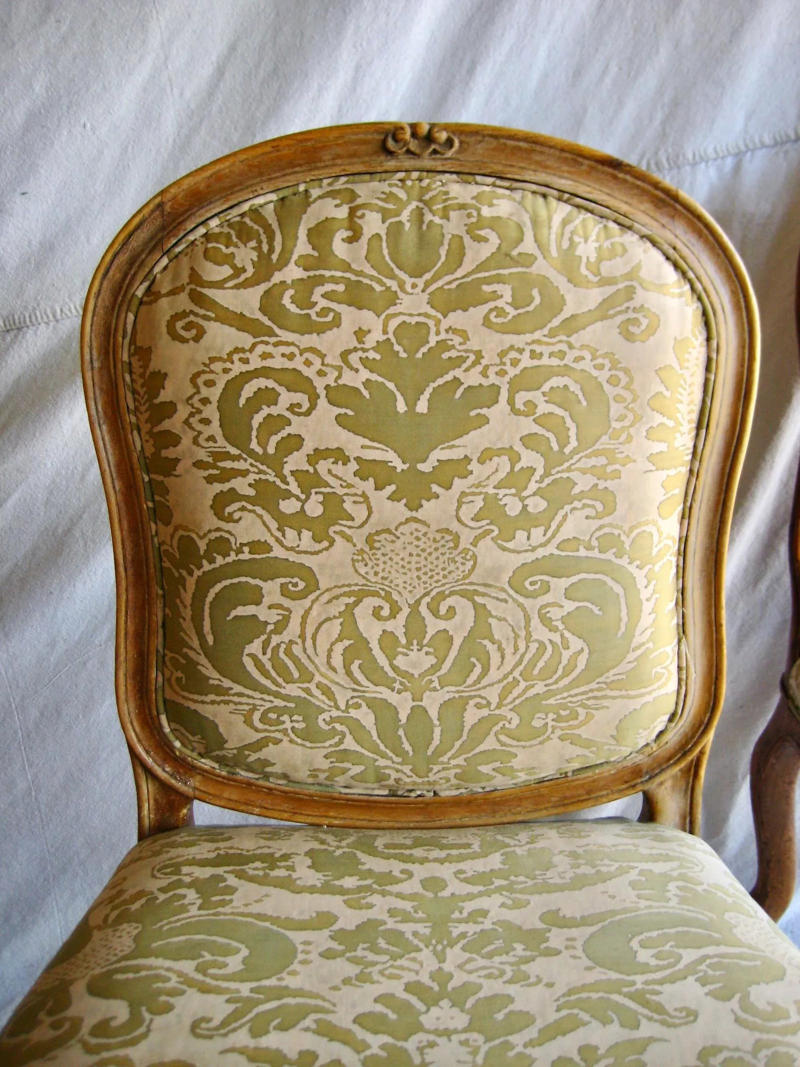Fortuny Corone Textile on Set of 4 French Louis XV Chairs 18 Century - 5