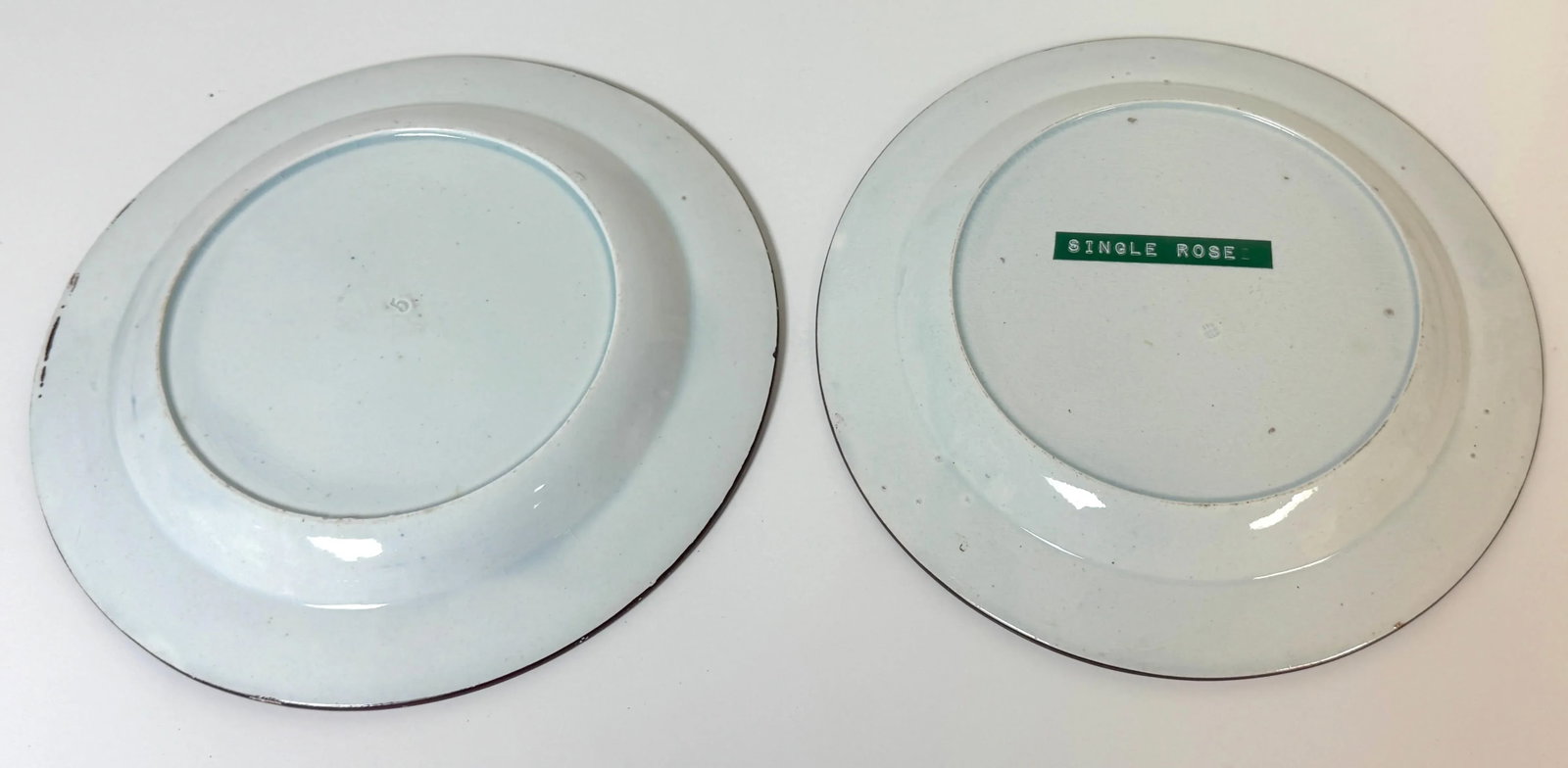 Pair of Gaudy Dutch 'Single Rose ' Pattern Plates - 7