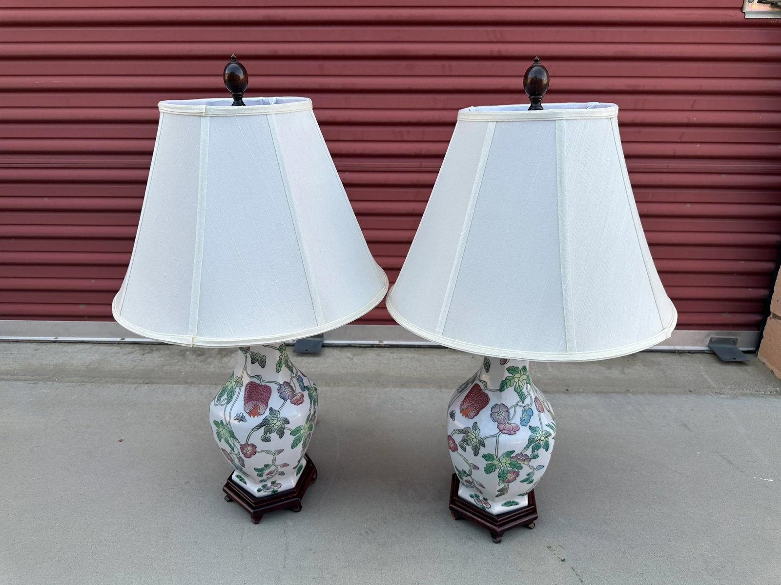 Vintage Pair of Chinese Floral Vase/Table Lamps W/Shade - 4