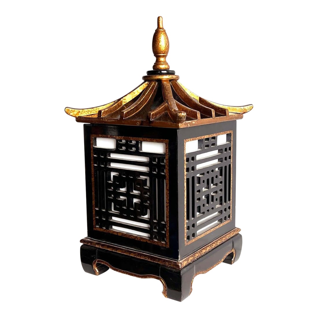 Vintage Chinoiserie Pagoda Lantern Fretwork Lamp in Black Lacquer and Gold Gilt: Beautiful vintage c.1970's/80's Hollywood Regency style Chinoiserie pagoda lantern with detailed fretwork panels and an architectural pagoda roof finished in gilt and black lacquer. The lantern has a