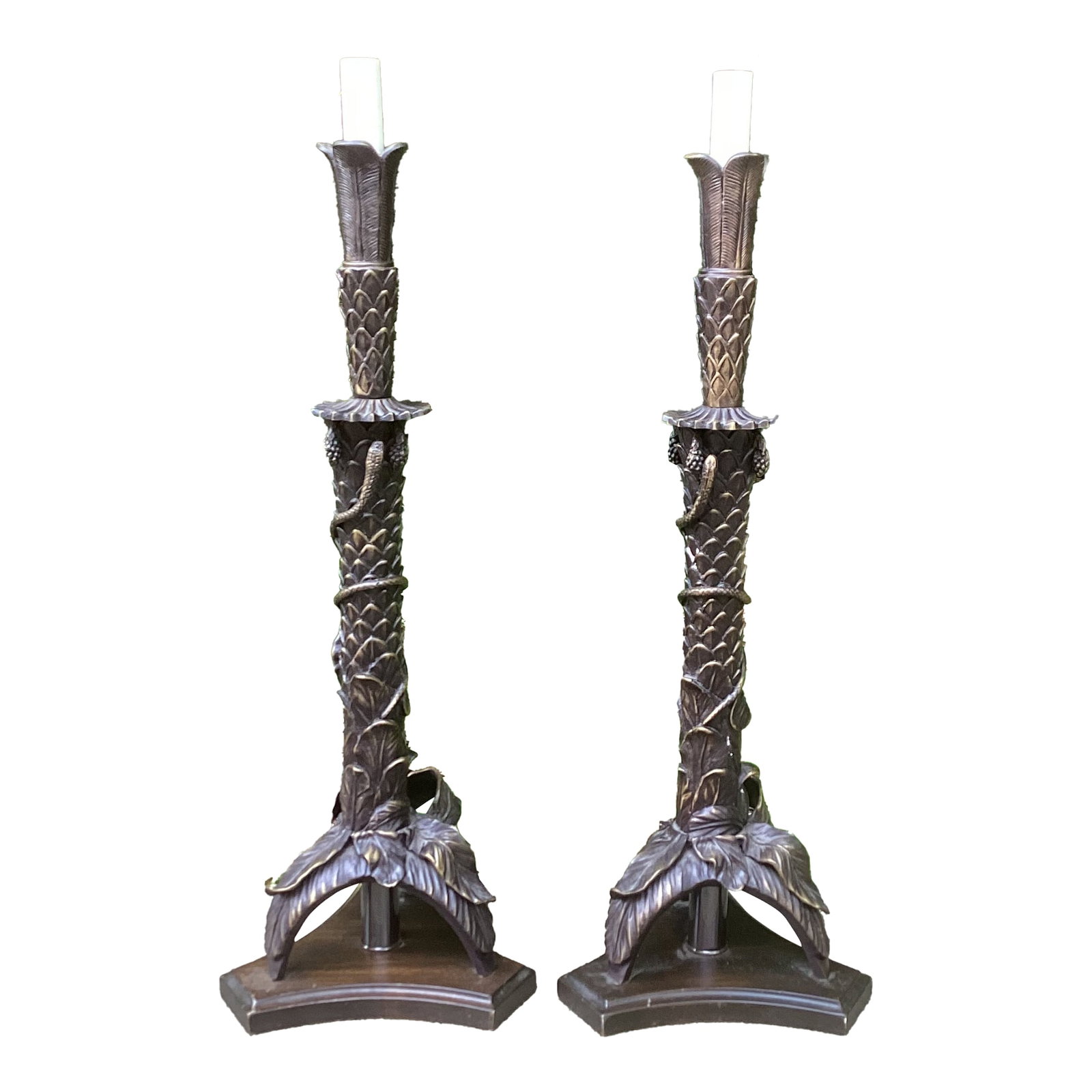 Frederick Cooper Bronze Palm Lamps – A Pair: Frederick Cooper Bronze Palm Lamps – a Pair Bring bold tropical elegance to your space with this striking pair of Frederick Cooper lamps. Crafted in a rich bronze finish, each lamp features an