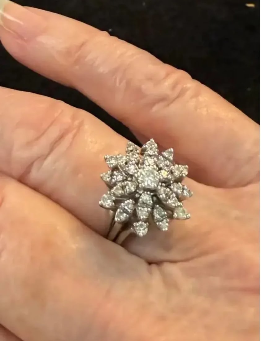 14-Karat White-Gold and Diamond Cluster Ring - 8