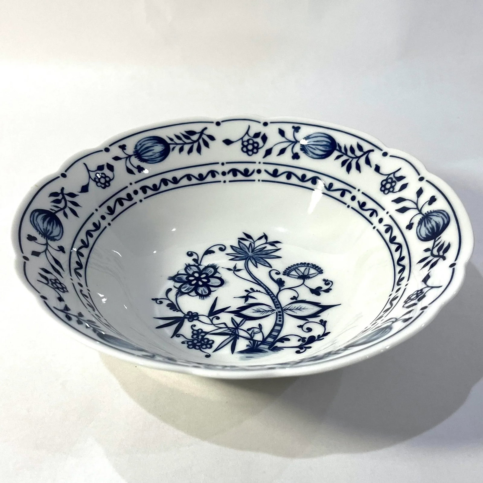 Late 20th Century 42 Piece Blue Onion Porcelain Breakfast Set - Service for Six - 12