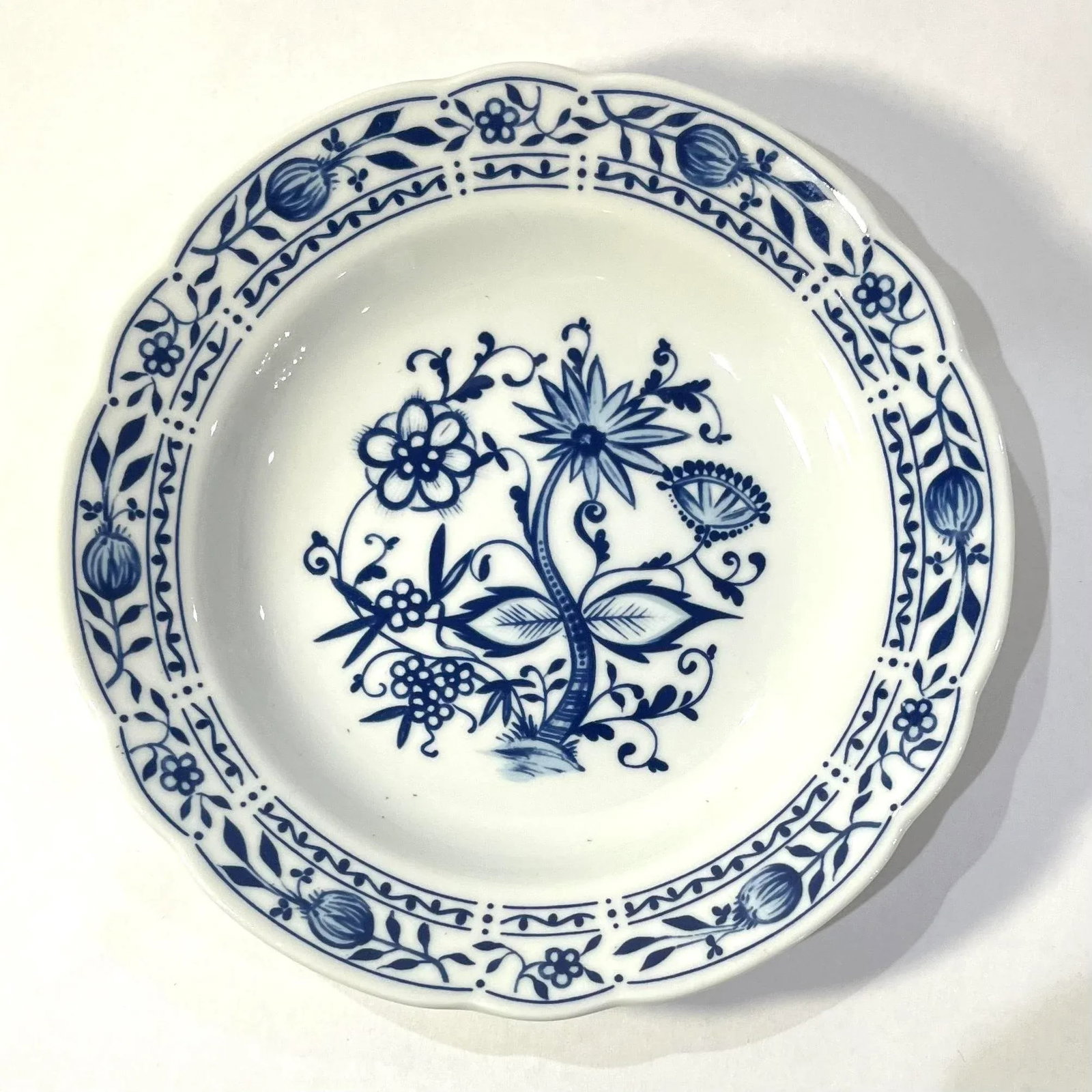 Late 20th Century 42 Piece Blue Onion Porcelain Breakfast Set - Service for Six - 4