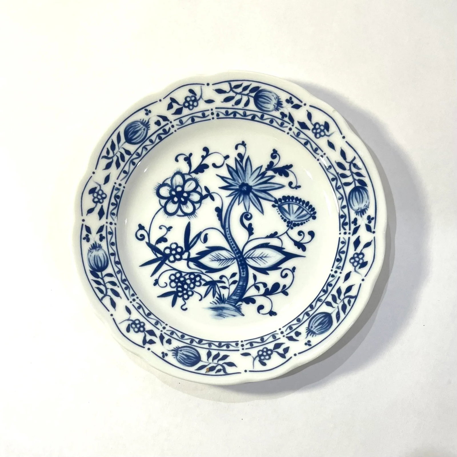 Late 20th Century 42 Piece Blue Onion Porcelain Breakfast Set - Service for Six - 6