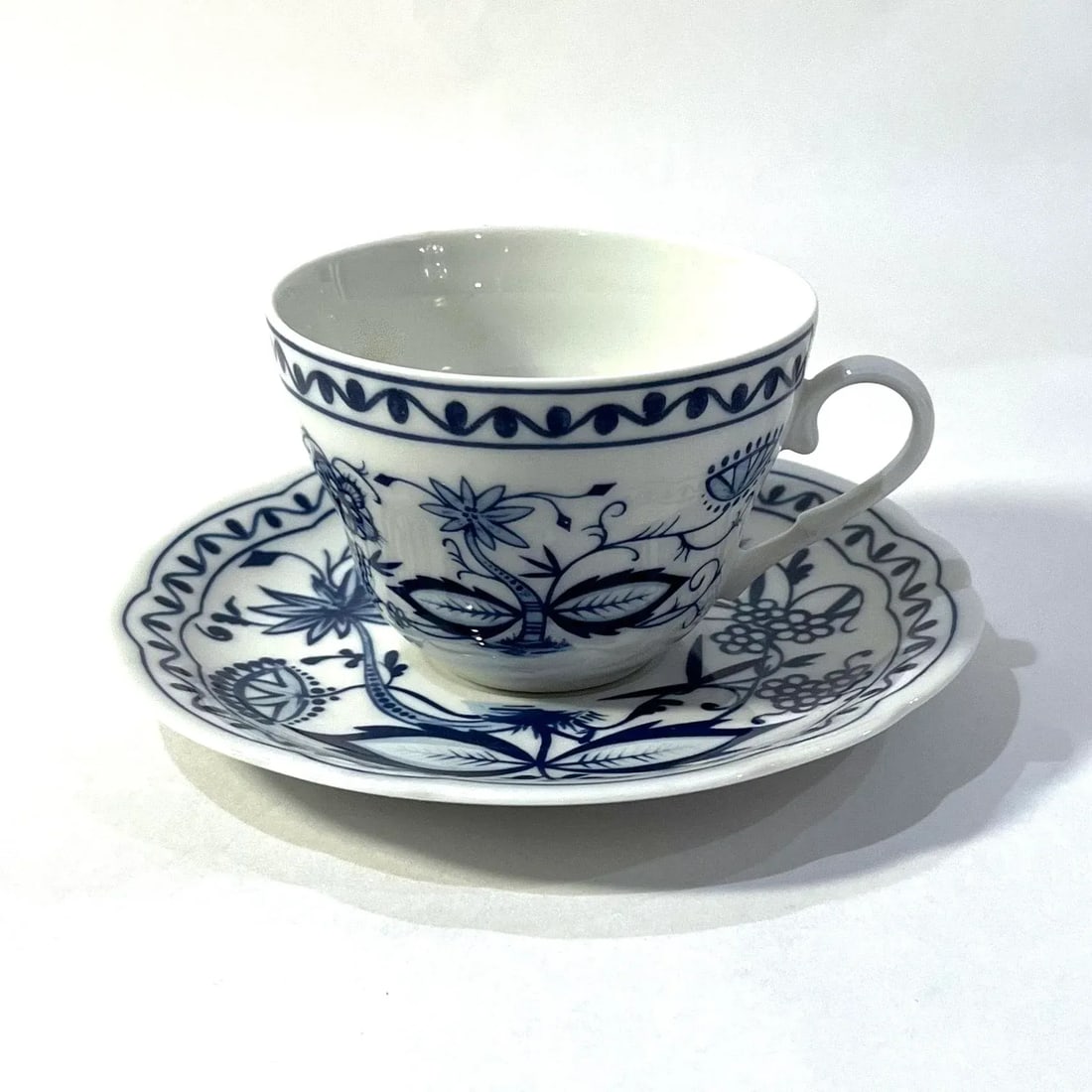 Late 20th Century 42 Piece Blue Onion Porcelain Breakfast Set - Service for Six - 8
