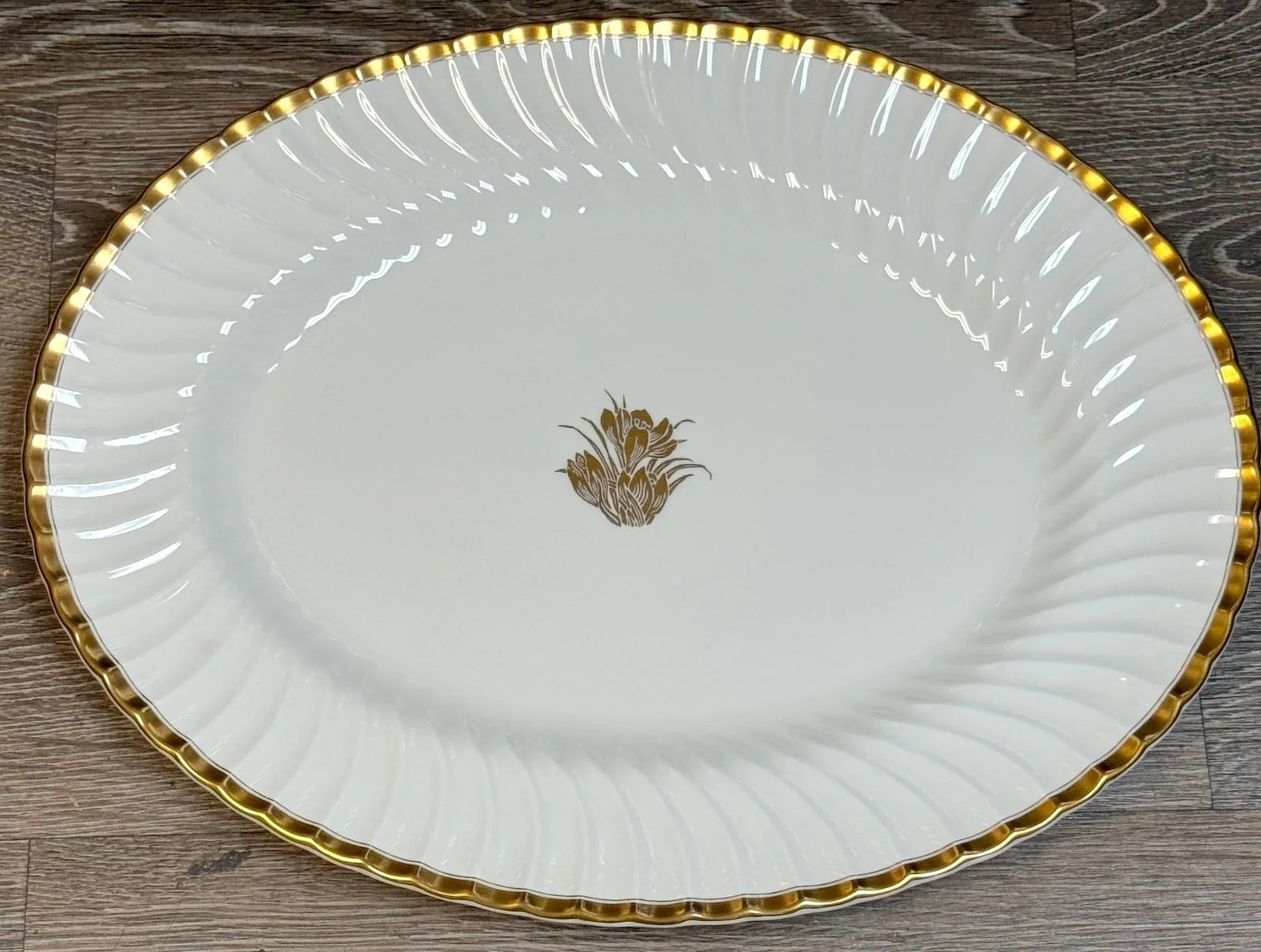 Pair of Large Minton "Gold Crocus" Gilt Porcelain Serving Platters, 1950s - 11