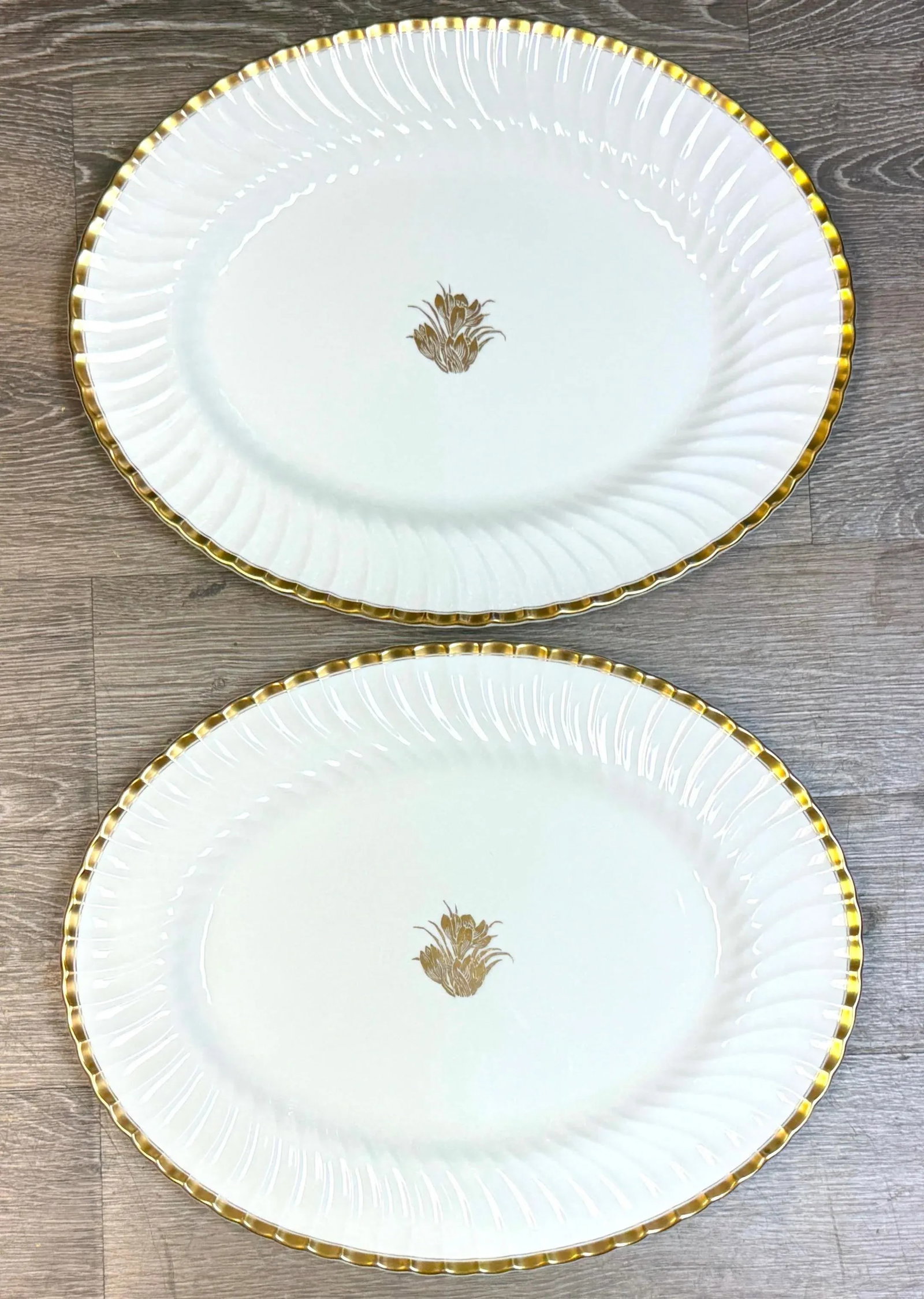 Pair of Large Minton "Gold Crocus" Gilt Porcelain Serving Platters, 1950s - 4