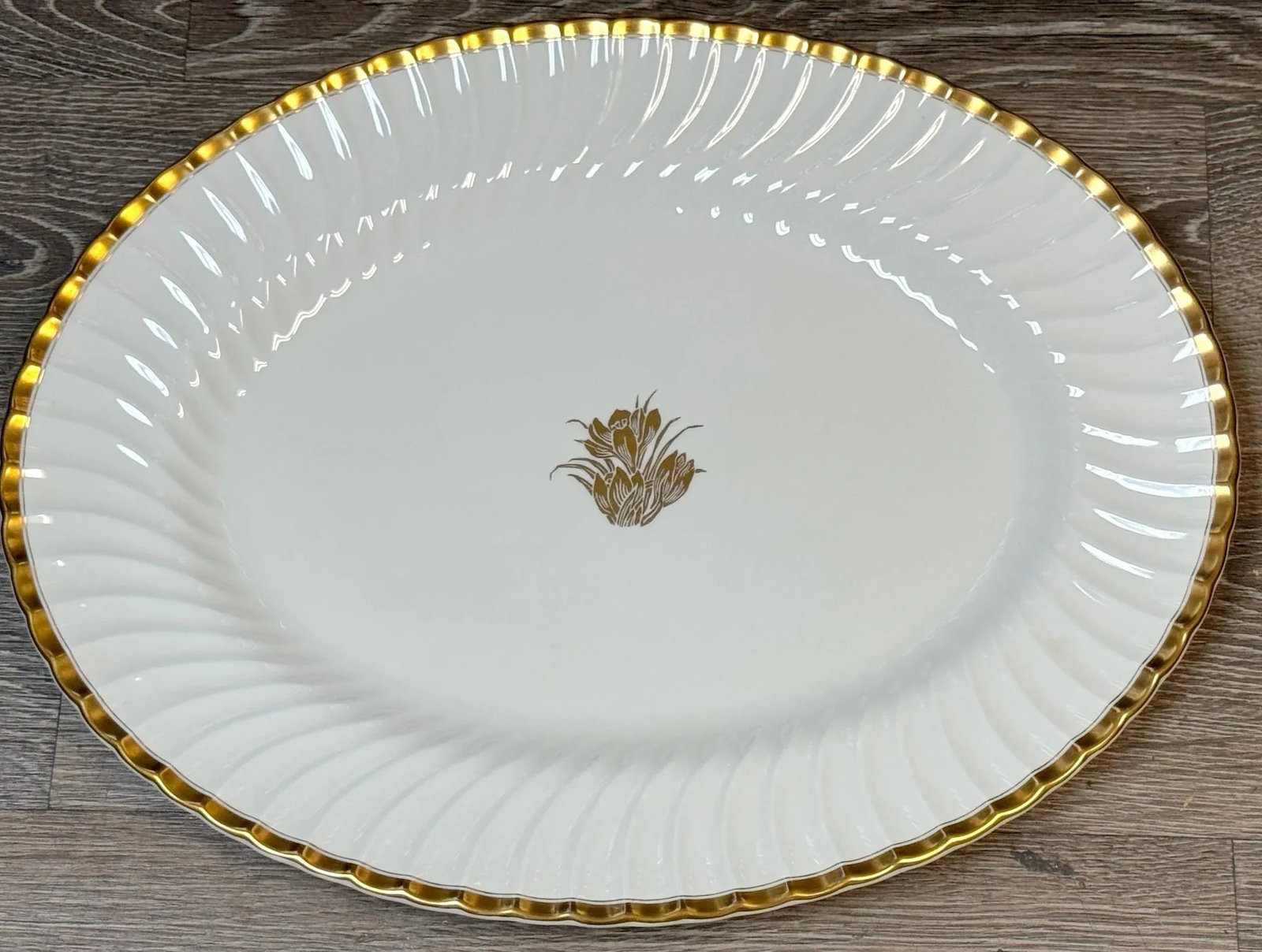 Pair of Large Minton "Gold Crocus" Gilt Porcelain Serving Platters, 1950s - 6