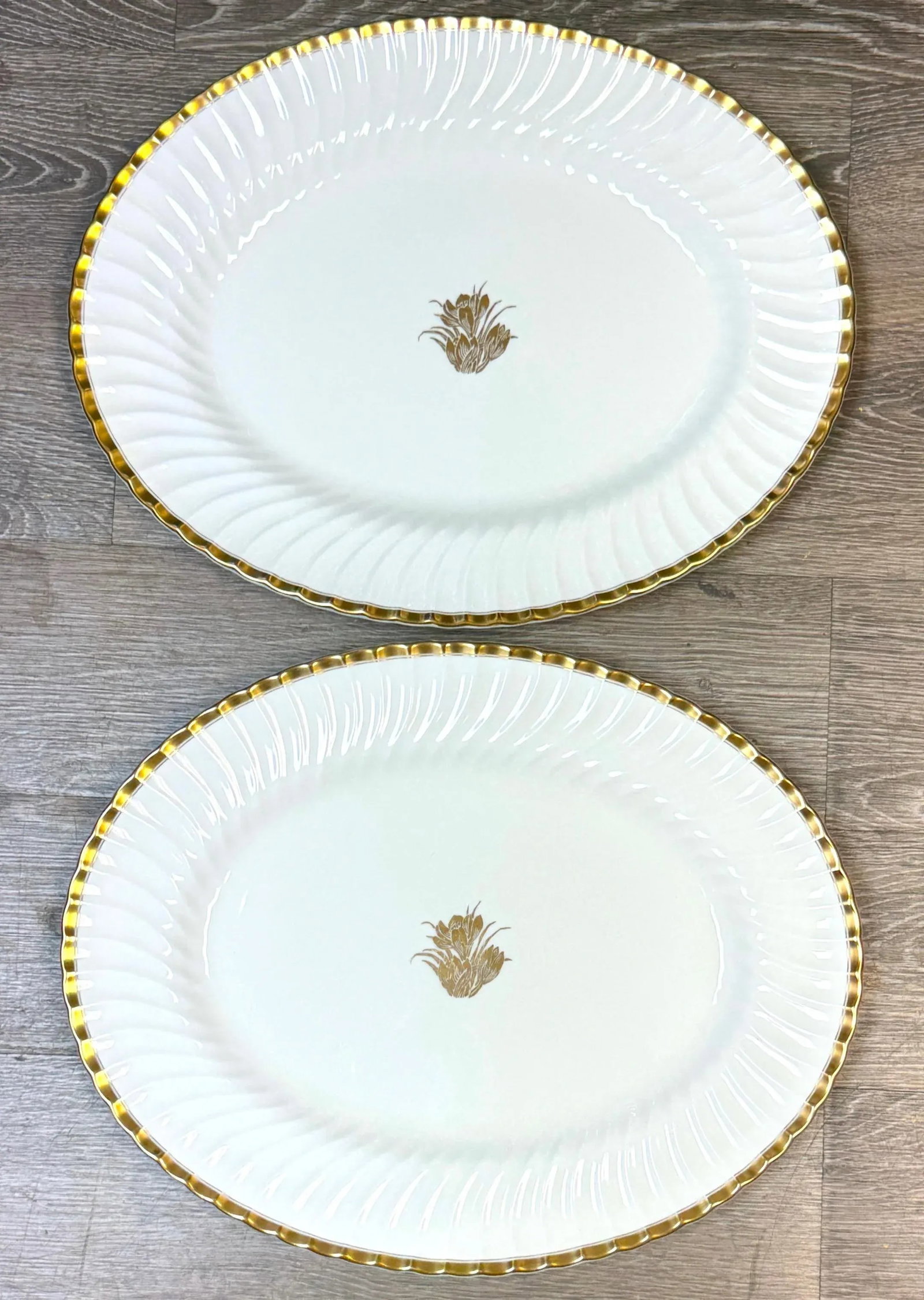 Pair of Large Minton "Gold Crocus" Gilt Porcelain Serving Platters, 1950s - 9