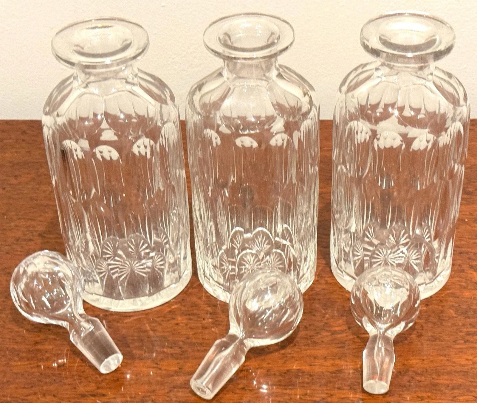 Silverplated Tantalus, John Sherwood & Sons, 3 Optical Cut Glass Decanters, 1900 - 2